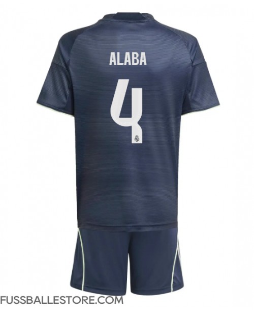 Günstige Real Madrid David Alaba #4 Auswärts Trikotsatzt Kinder 2025-26 Kurzarm (+ Kurze Hosen) Günstige Real Madrid David Alaba #4 Auswärts Trikotsatzt Kinder 2025-26 Kurzarm (+ Kurze Hosen)